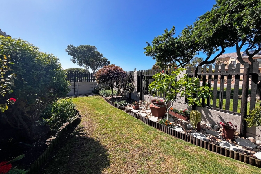 6 Bedroom Property for Sale in Hartenbos Central Western Cape